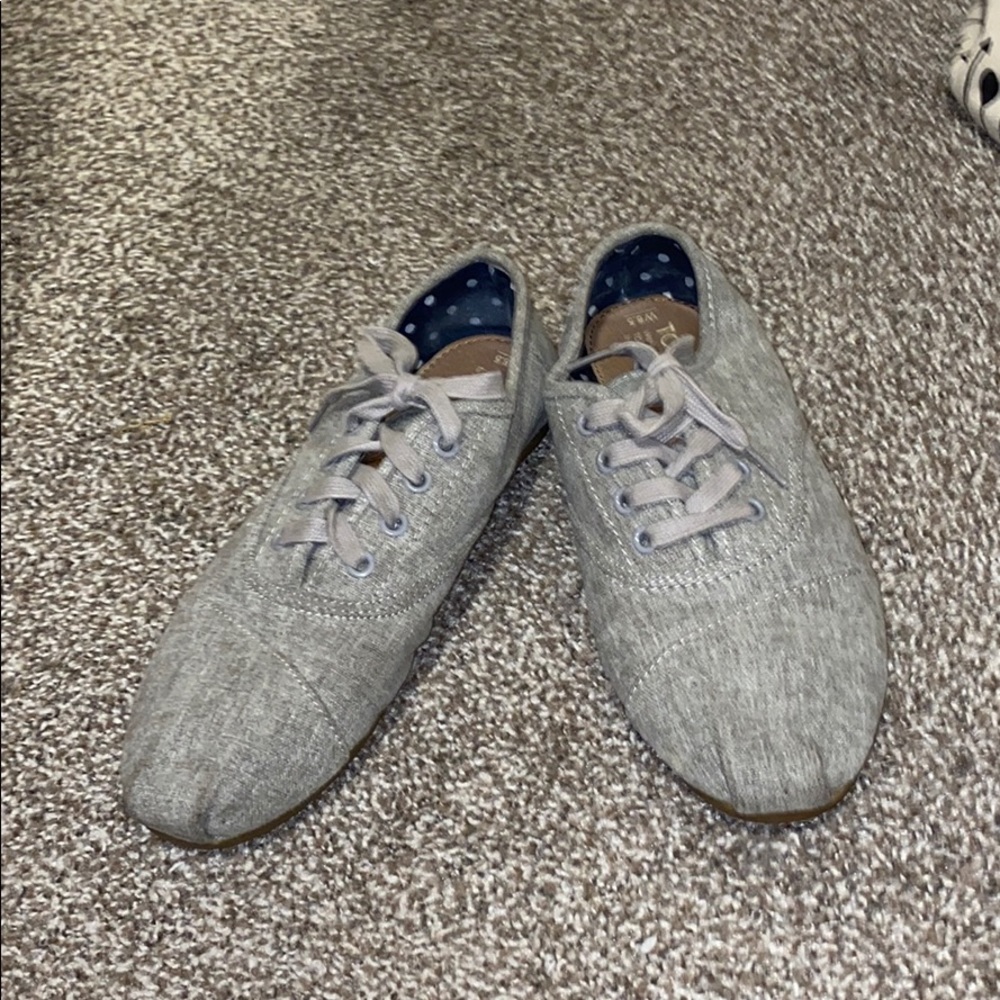 Grey tied Toms